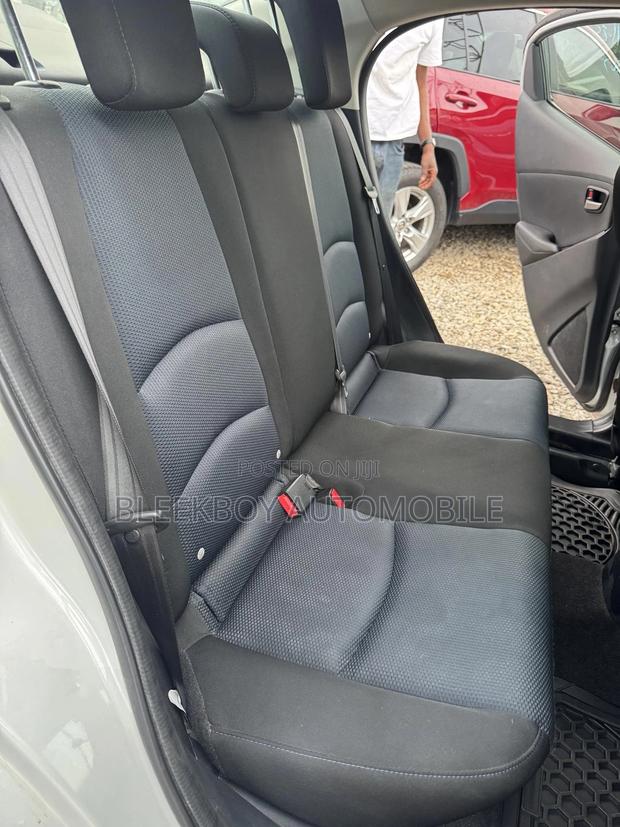 Toyota Yaris iA 1.5 FWD 2019 White photo 6