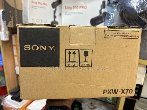 Sony PXW-X70 Professional Hand Held Camcorder · Photo 2