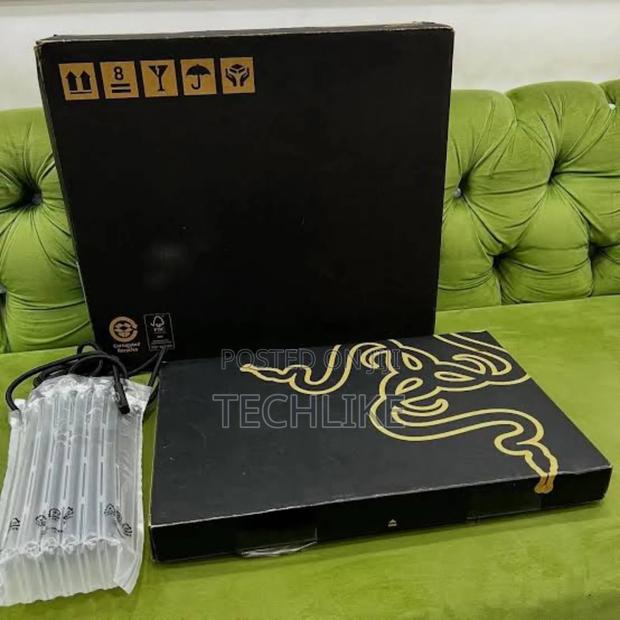 New Laptop Razer Blade Advanced 32GB Intel Core Ultra 9 SSD 2T