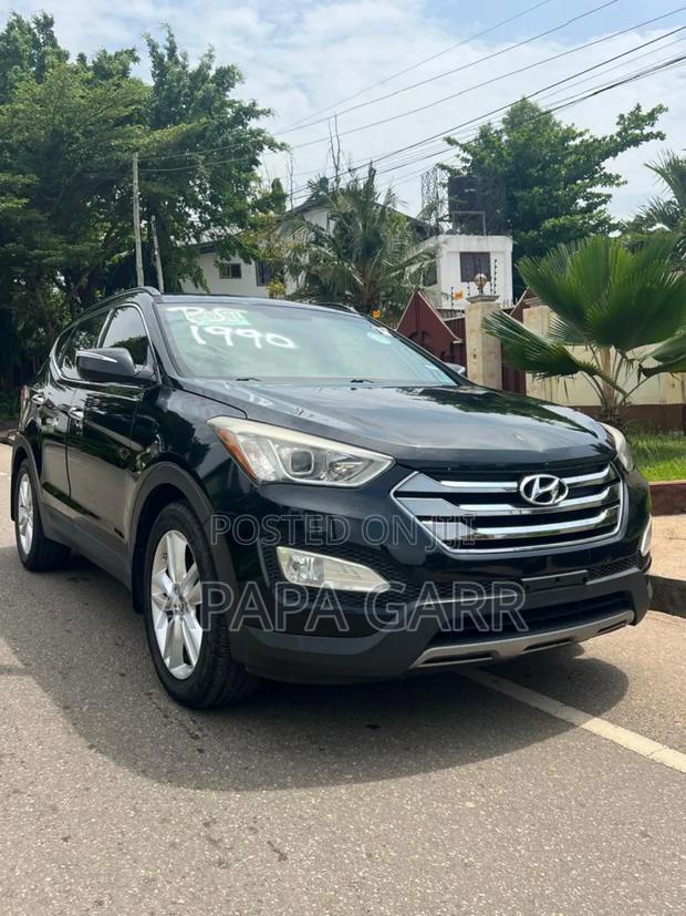 Hyundai Santa Fe 2014 Black photo 2