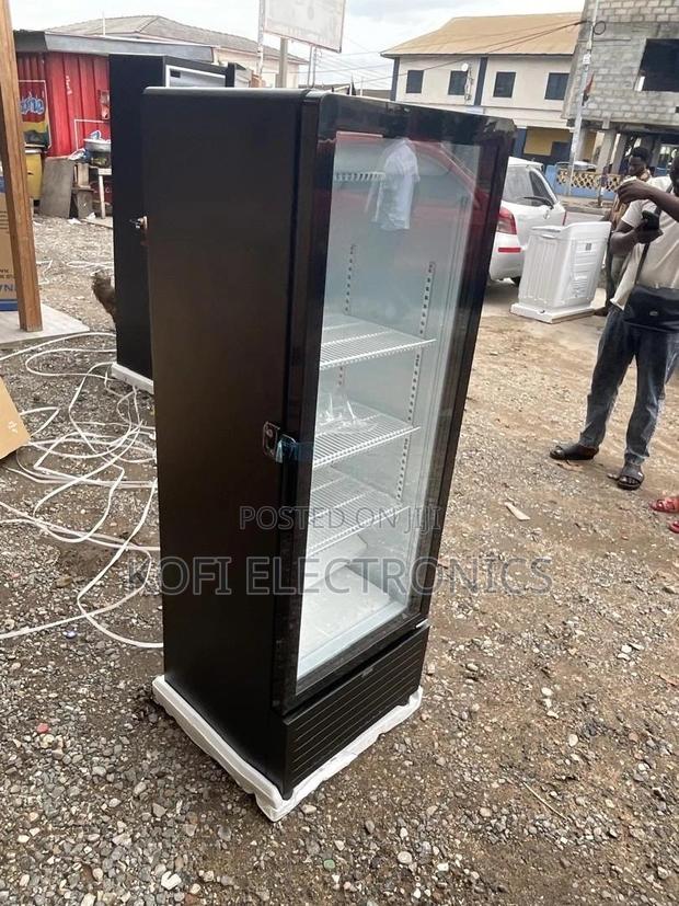 Tcl 325l Breezemaster Upright Showcase Fridge · Photo 2