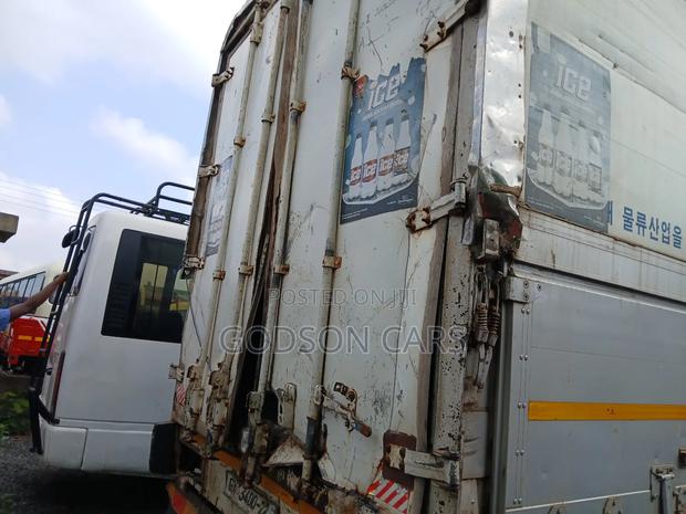 Daewoo Ultra Novus 2010 photo 8