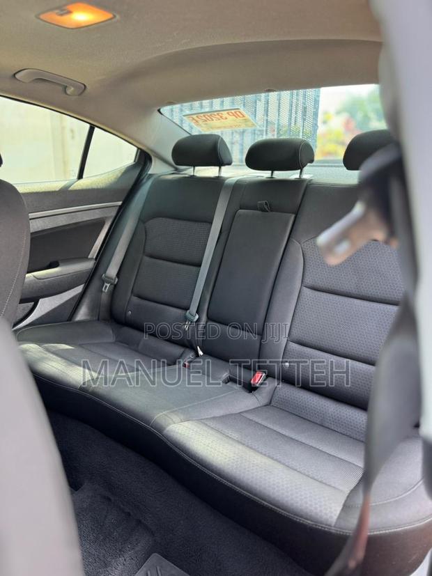 Hyundai Elantra Value Edition Sedan FWD (2.0L 4cyl 6A) 2017 Burgundy