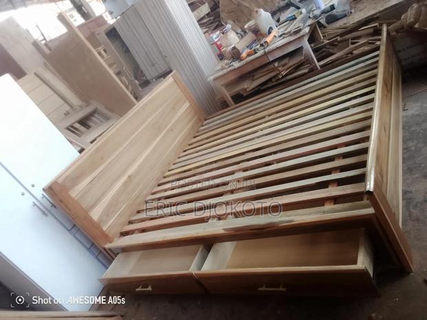 Built-in Drawers King Size Bed · Photo 4
