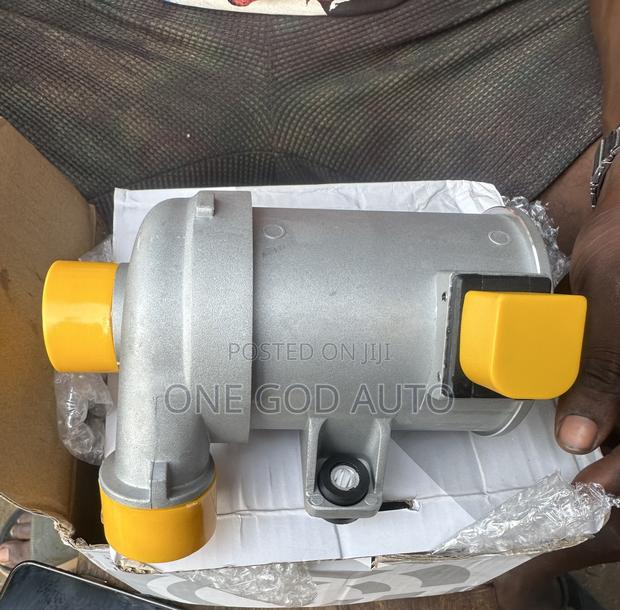 BMW F30 N20 Engine Water Pump Available photo 2