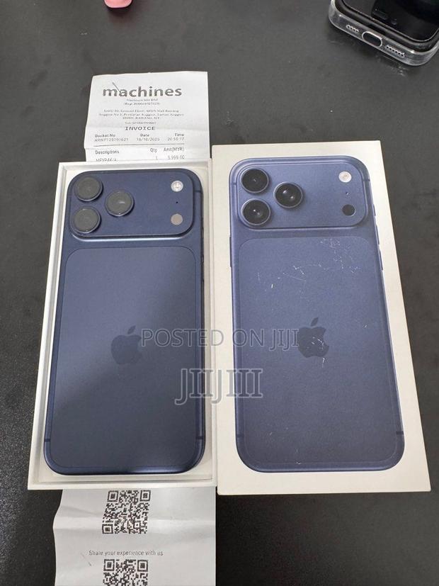 Apple iPhone 17 Pro Max 256 GB Blue · Photo 4