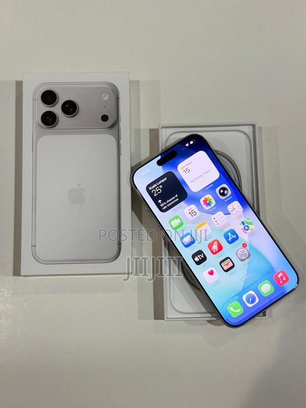 Apple iPhone 17 Pro Max 512 GB Silver · Photo 4