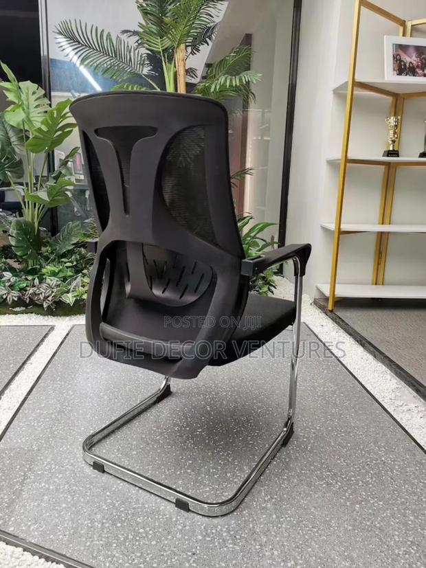 Visitors Chair Available for Sale · Photo 1