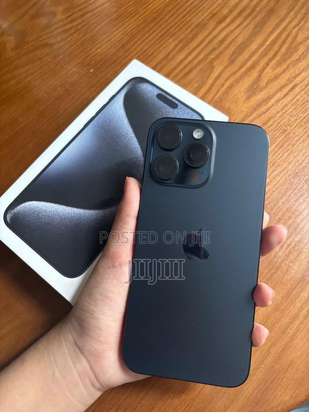 Apple iPhone 15 Pro Max 256 GB Blue · Photo 4