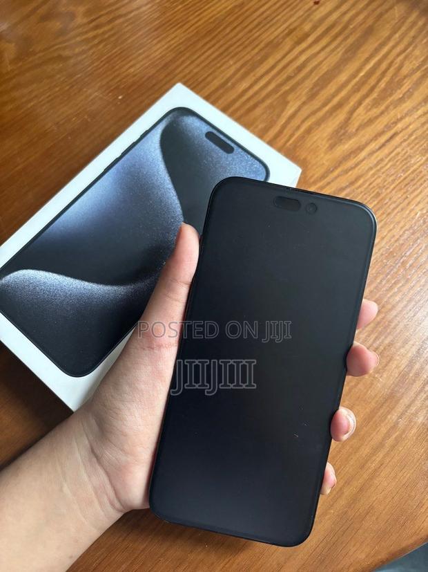 Apple iPhone 15 Pro Max 256 GB Blue · Photo 3