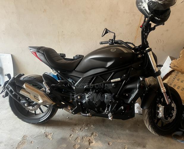 Benelli 2022 Black photo 9