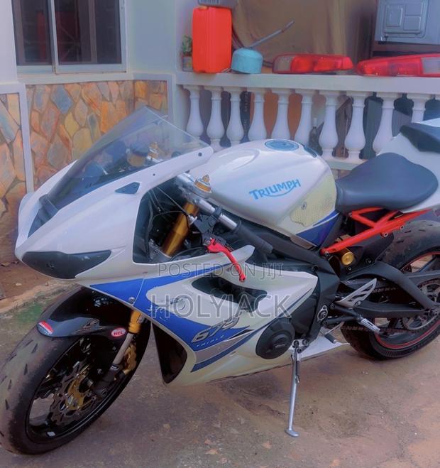 Triumph Speed Triple 2016 White