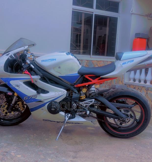 Triumph Speed Triple 2016 White photo 5