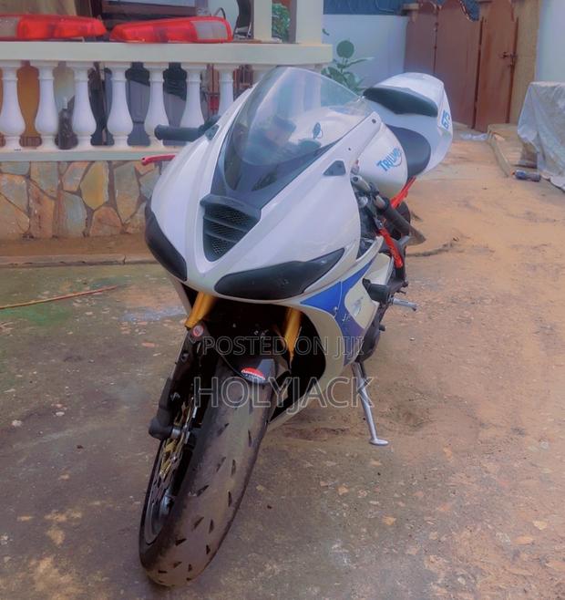 Triumph Speed Triple 2016 White photo 3