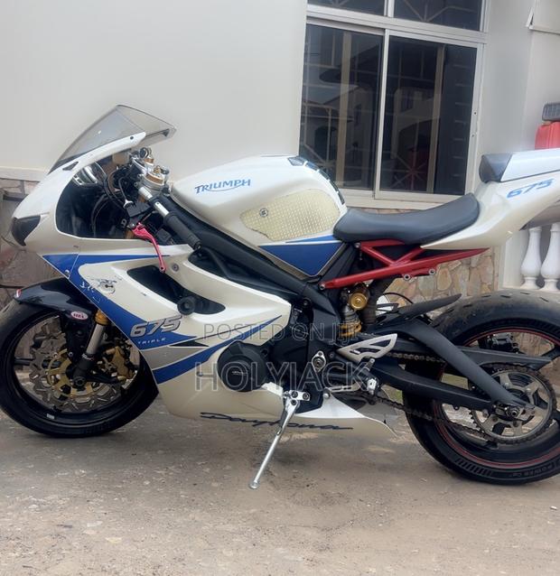 Triumph Speed Triple 2016 White photo 6