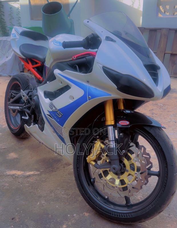 Triumph Speed Triple 2016 White photo 2