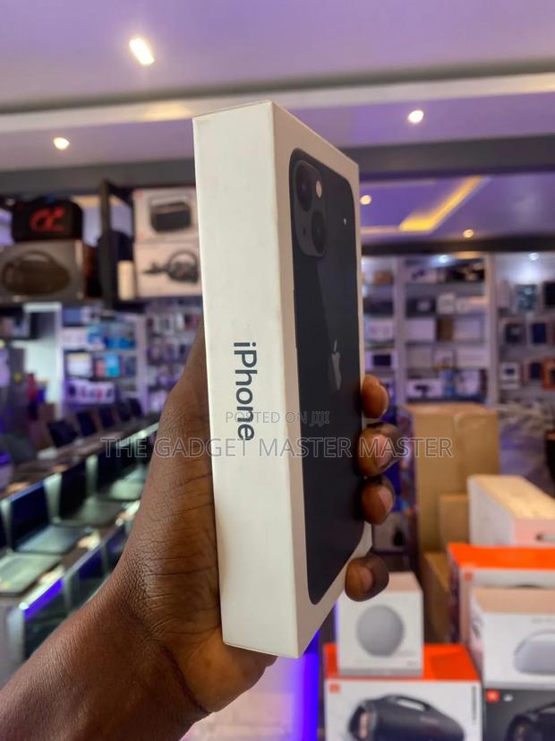New Apple iPhone 13 128 GB Black · Photo 2