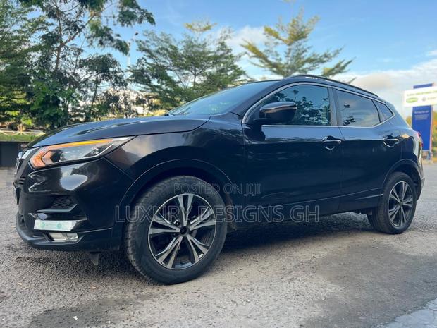 Nissan Qashqai 2018 Black photo 2