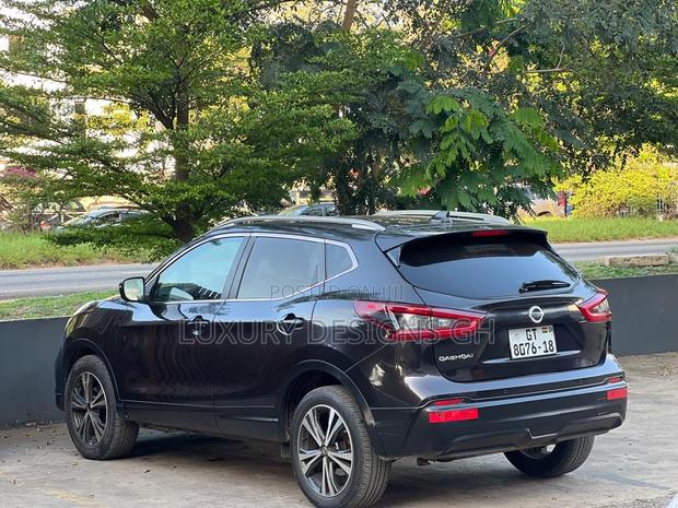 Nissan Qashqai 2018 Black photo 8