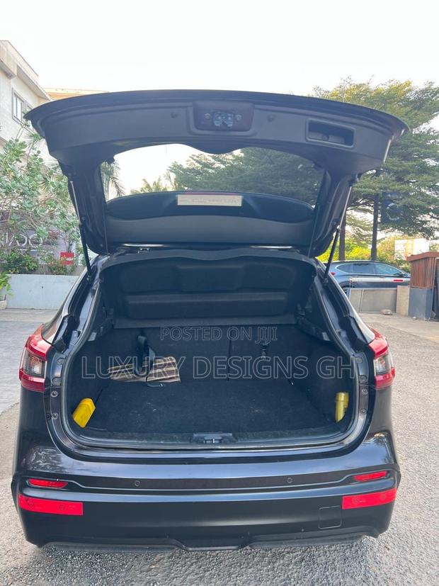 Nissan Qashqai 2018 Black photo 5