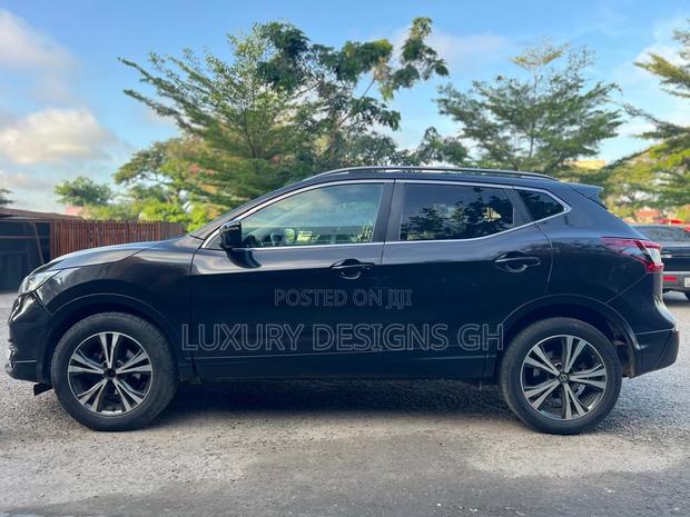 Nissan Qashqai 2018 Black photo 9