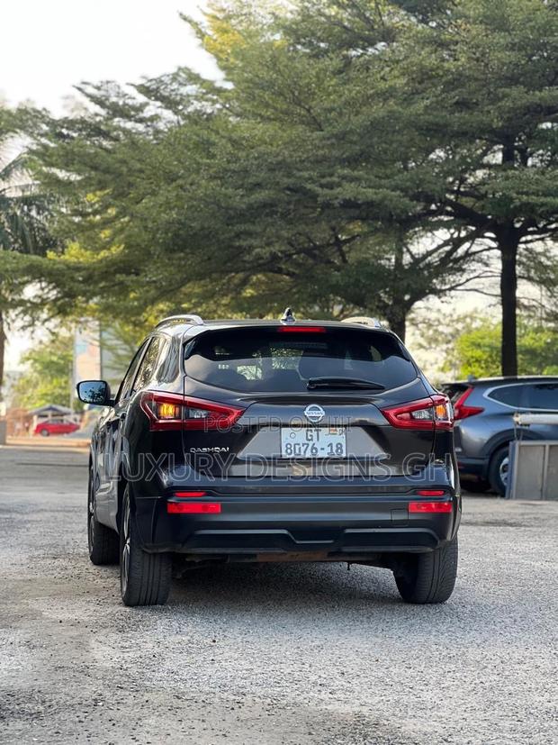 Nissan Qashqai 2018 Black photo 7