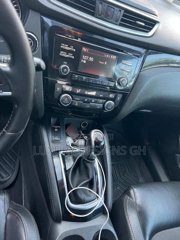 Nissan Qashqai 2018 Black photo 6