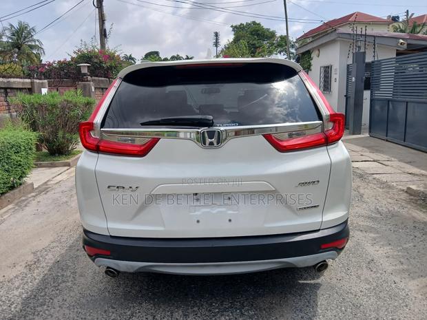 Honda CR-V Touring 4dr SUV AWD (1.5L 4cyl CVT) 2017 White photo 4