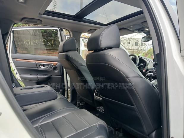 Honda CR-V Touring 4dr SUV AWD (1.5L 4cyl CVT) 2017 White photo 5