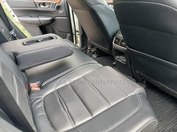 Honda CR-V Touring 4dr SUV AWD (1.5L 4cyl CVT) 2017 White photo 6