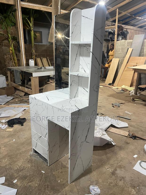 Dressing Mirror · Photo 3