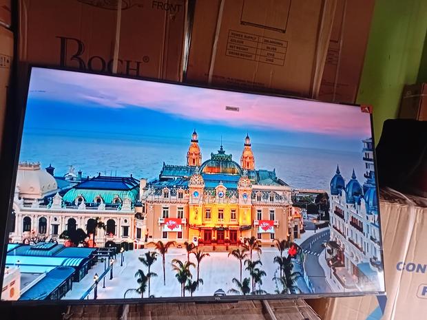 Smart TCL 55ch Fast Internet Connection and Vibrant Display Quality · Photo 4