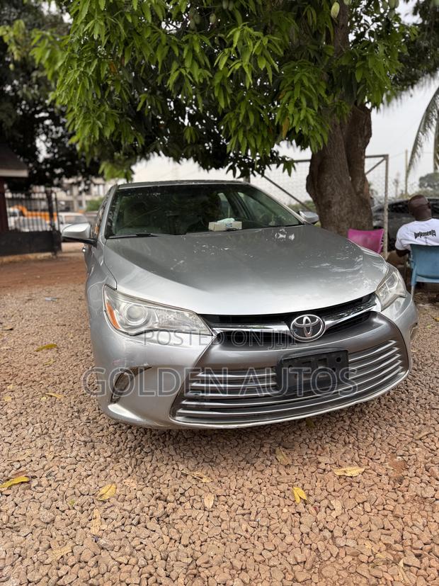 Toyota Camry LE 4dr Sedan (2.5L 4cyl 6A) 2017 Silver