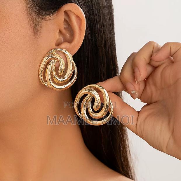 Earrings, Necklaces and Chunky Bangles · Photo 2