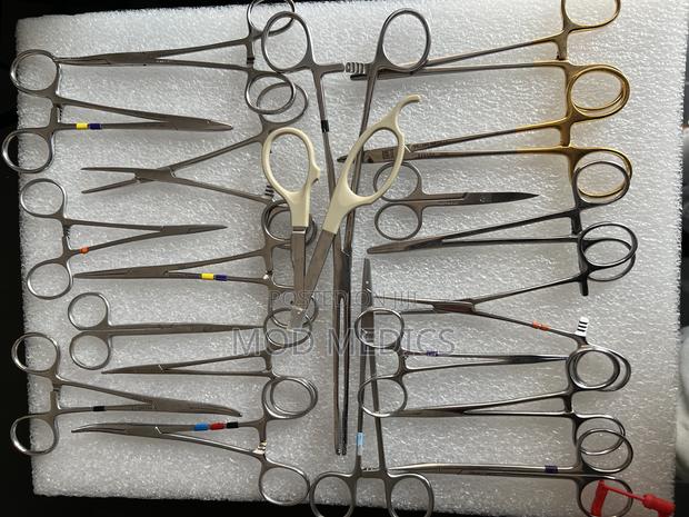 Surgical Needle Holders · Photo 2