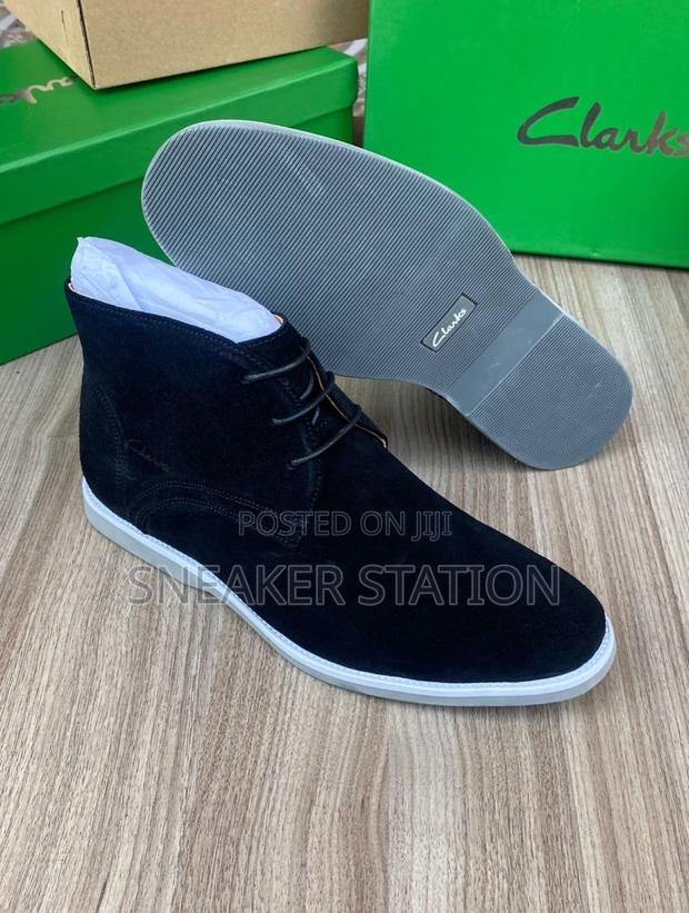 Original Clarks Suede Shoes Available · Photo 4
