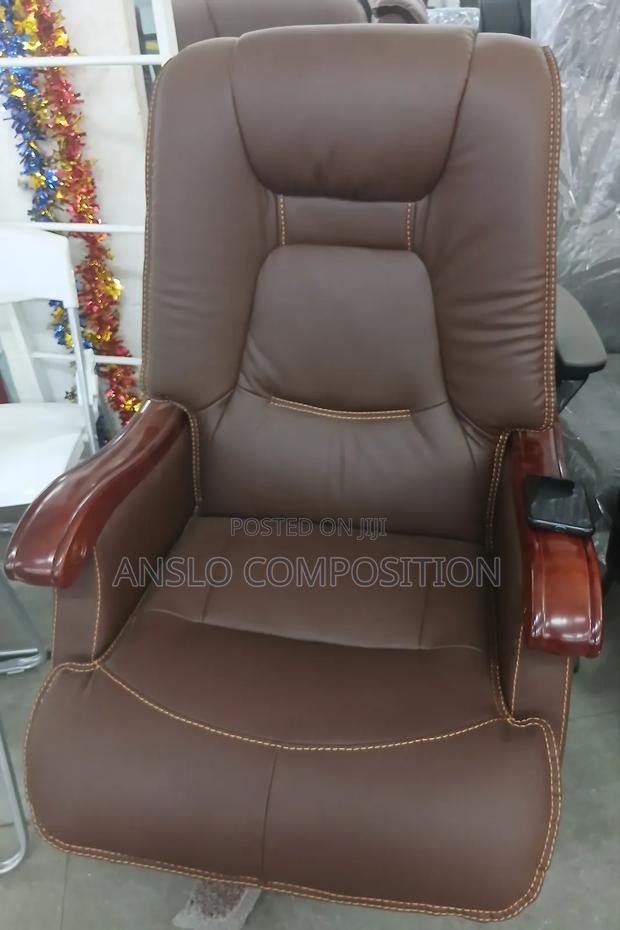 Directors Executive Swivel Chair · Photo 2