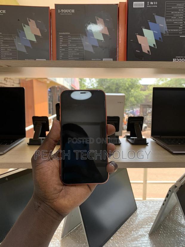 Apple iPhone XR 64 GB Orange photo 2