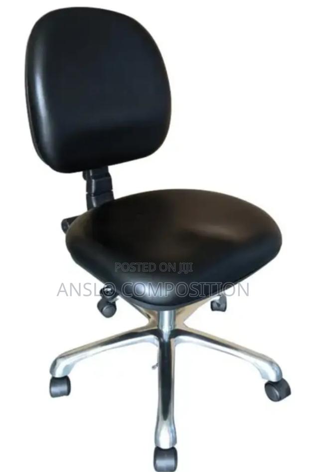 Emergency Lab Stool · Photo 2