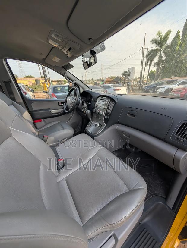 Hyundai Starex 2015 Yellow photo 6
