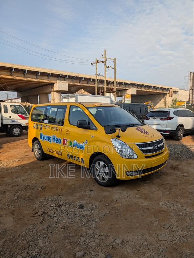 Hyundai Starex 2015 Yellow
