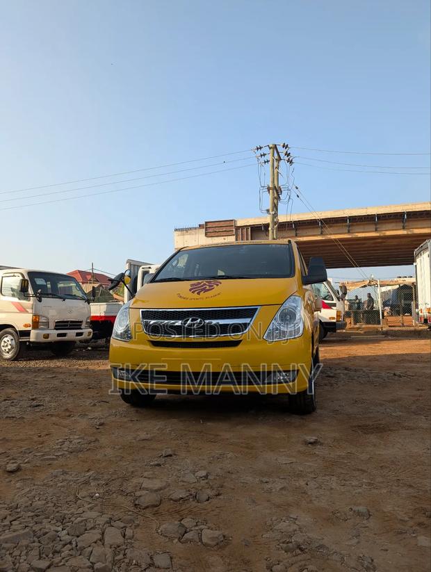 Hyundai Starex 2015 Yellow photo 10