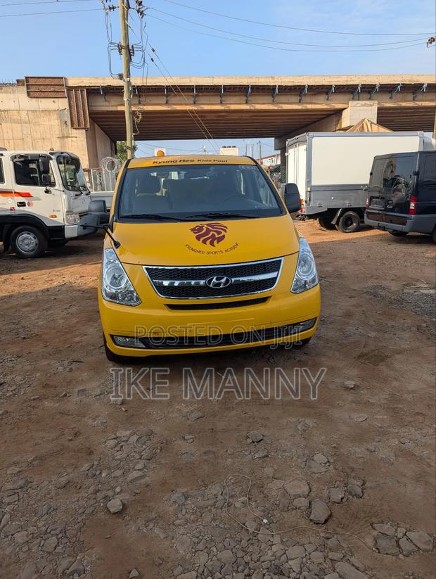 Hyundai Starex 2015 Yellow photo 12