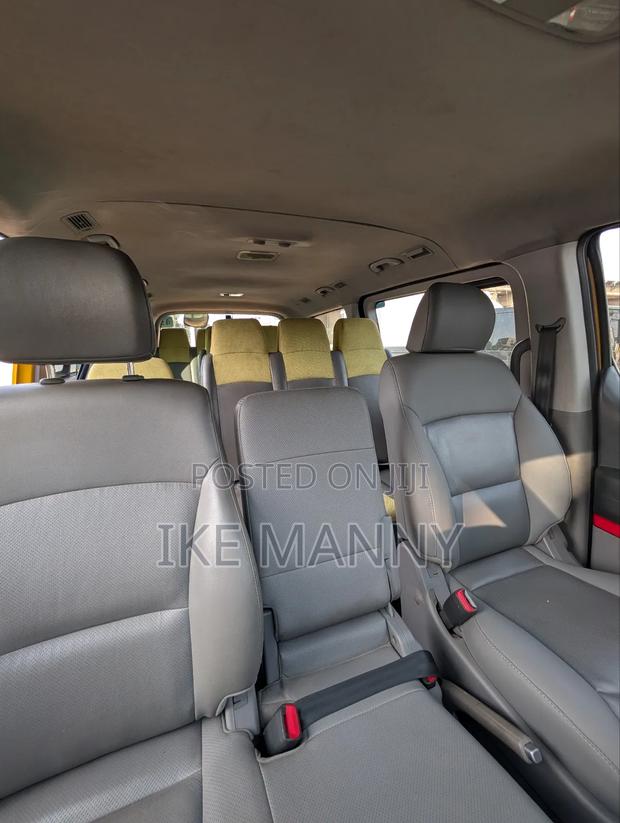 Hyundai Starex 2015 Yellow photo 14