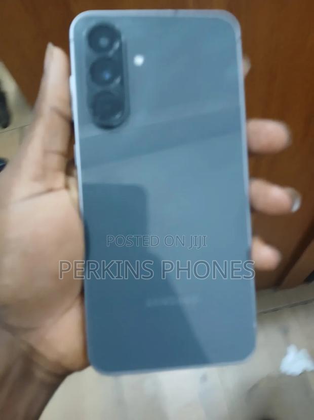 New Samsung Galaxy A56 256 GB Black photo 2