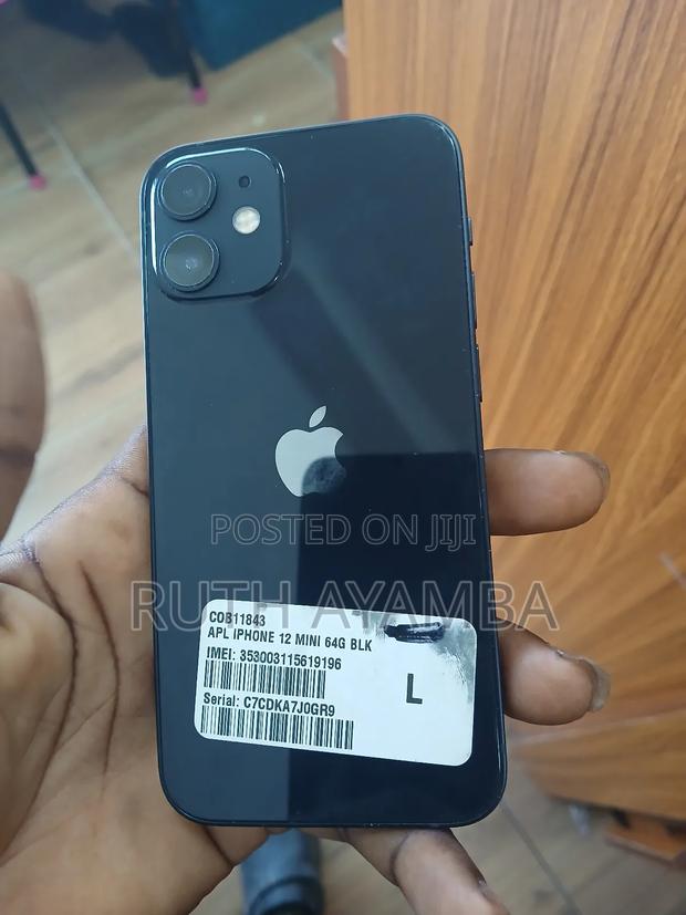 Apple iPhone 12 mini 64 GB Black · Photo 4