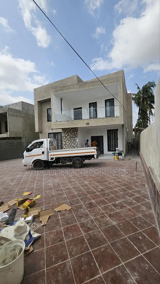 4bdrm Duplex in Santasi, Kumasi Metropolitan for sale · Photo 2
