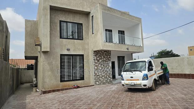 4bdrm Duplex in Santasi, Kumasi Metropolitan for sale · Photo 3