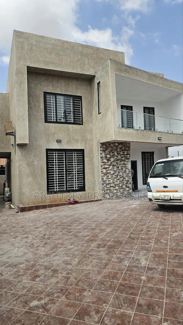 4bdrm Duplex in Santasi, Kumasi Metropolitan for sale · Photo 4