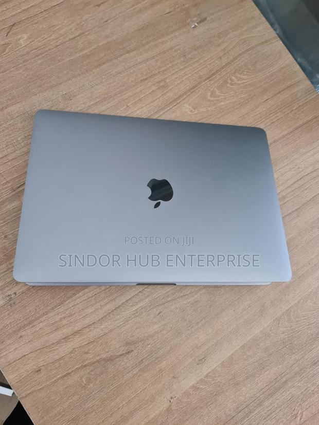 Laptop Apple MacBook Pro 2017 8GB Intel Core I5 SSD 512GB photo 2